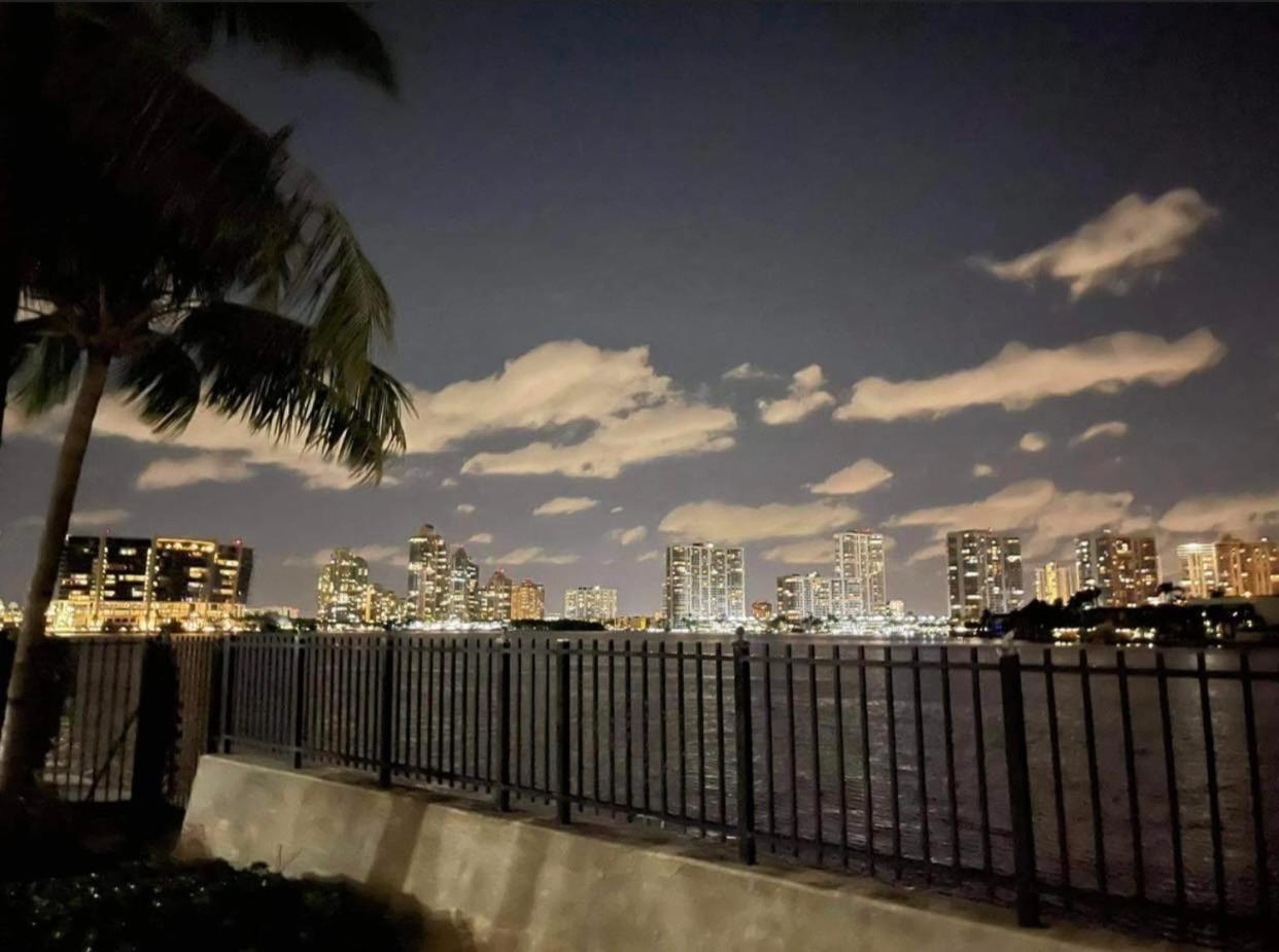 Le Frontenac Villa Sunny Isles Beach Bagian luar foto