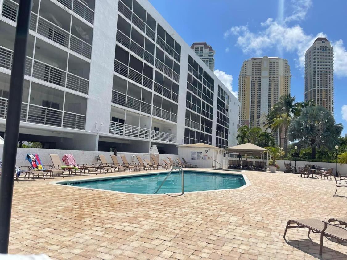 Le Frontenac Villa Sunny Isles Beach Bagian luar foto